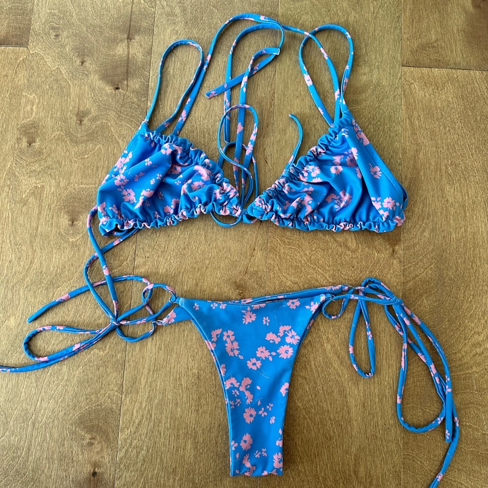 Kulani kini- Beachside Bloom (Top L, Bottom S)
